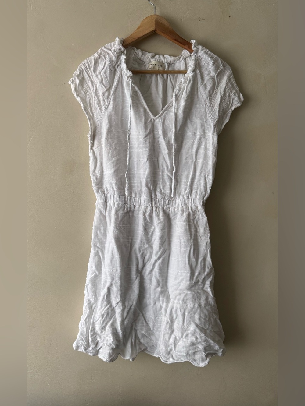 cloth & stone White Casual Top with Elastic Detail 386